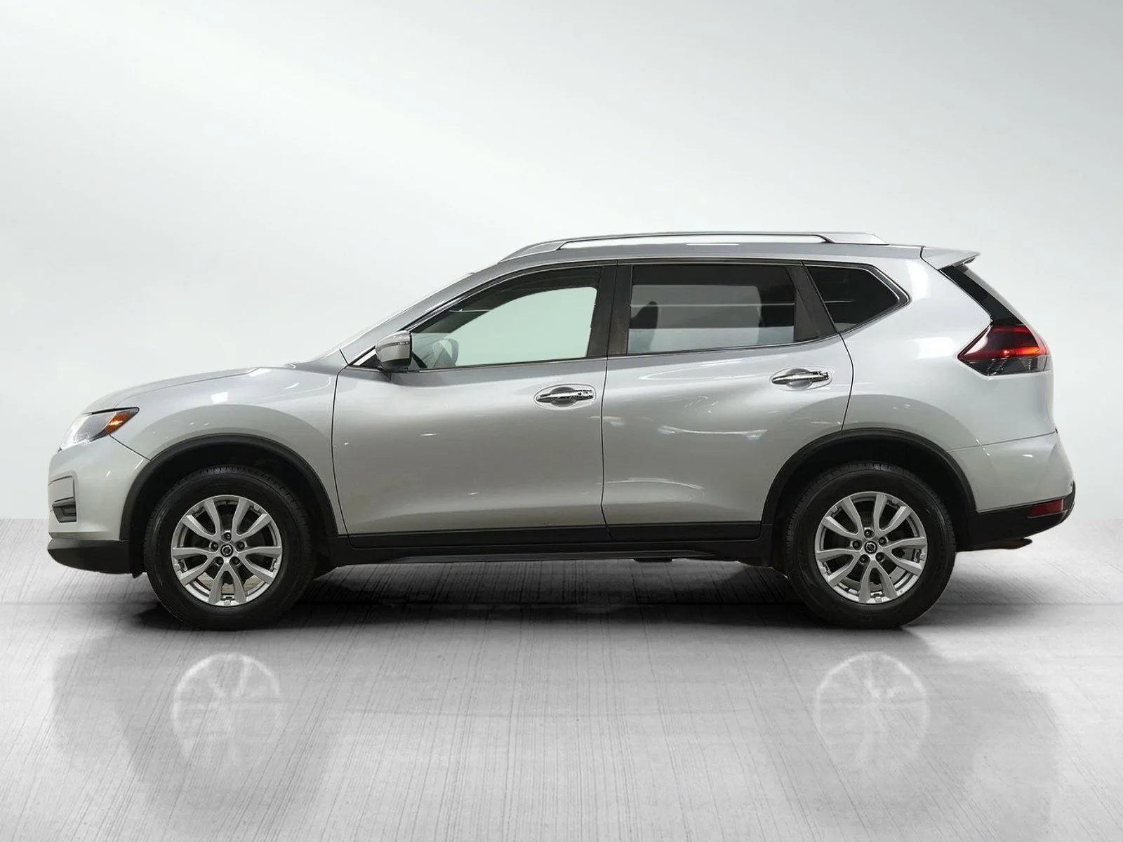 Used 2019 Nissan Rogue SV with VIN KNMAT2MV0KP508010 for sale in Minneapolis, Minnesota