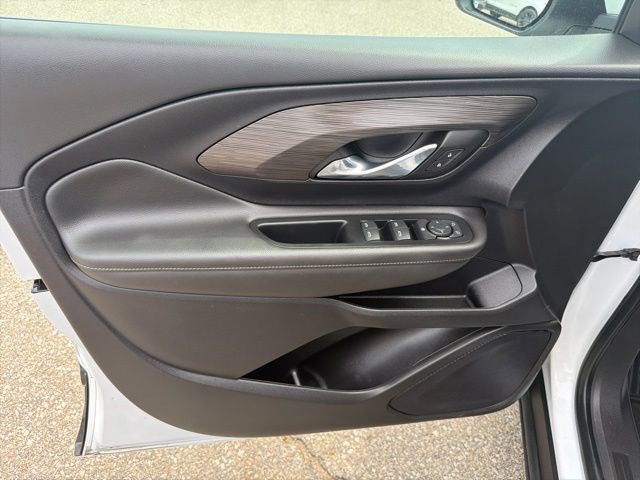 Used 2023 Summit White GMC SLE image 9