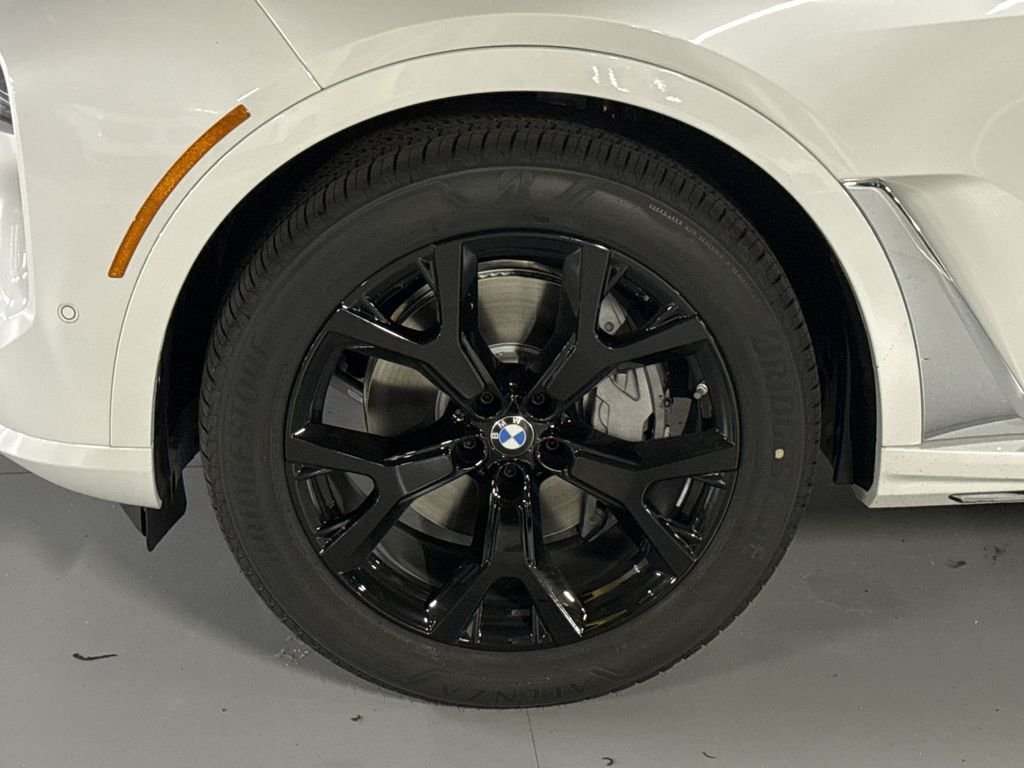 New 2027 White Metallic BMW xDrive40i image 10