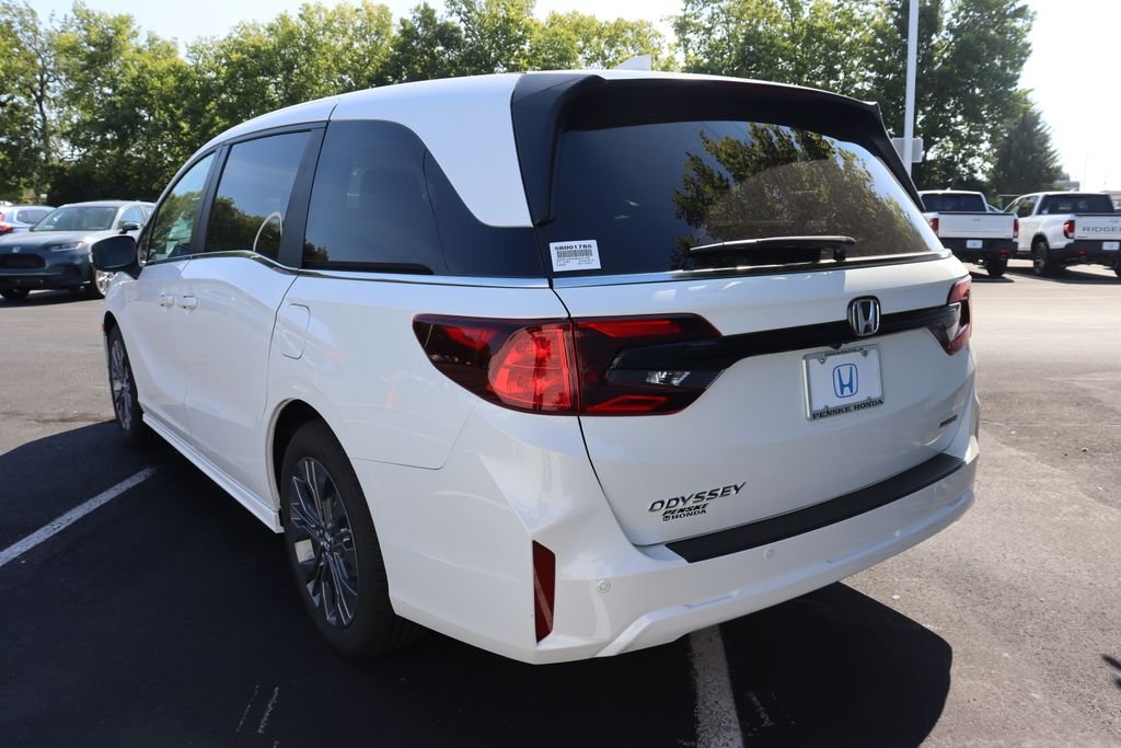 New 2026 Platinum White Pearl Honda Touring image 3