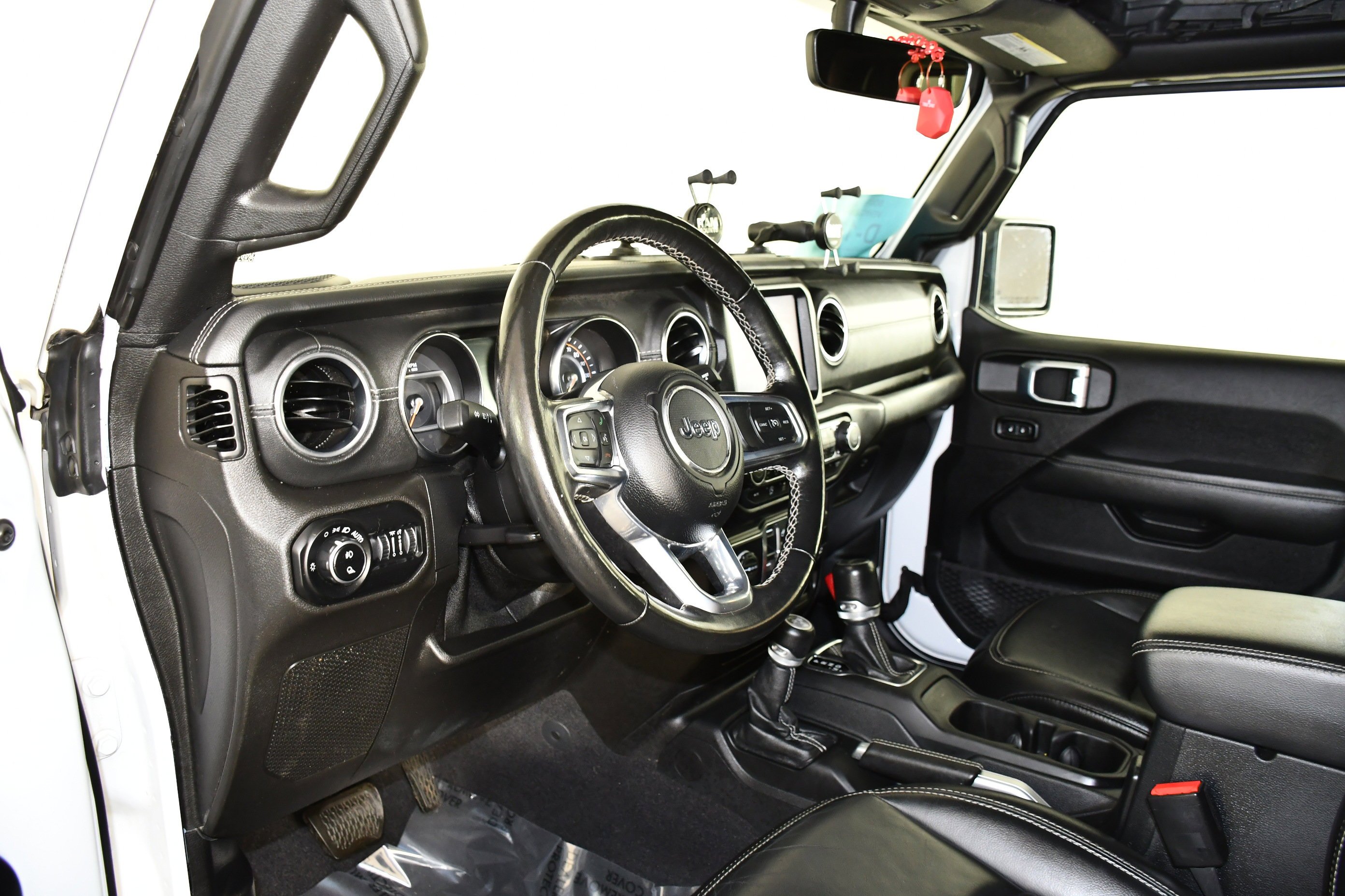Used 2021 Bright White Clearcoat Jeep Overland image 40