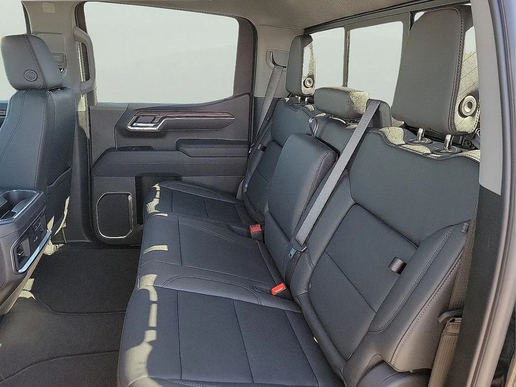 2026 GMC Sierra 1500 SLT - Photo 13