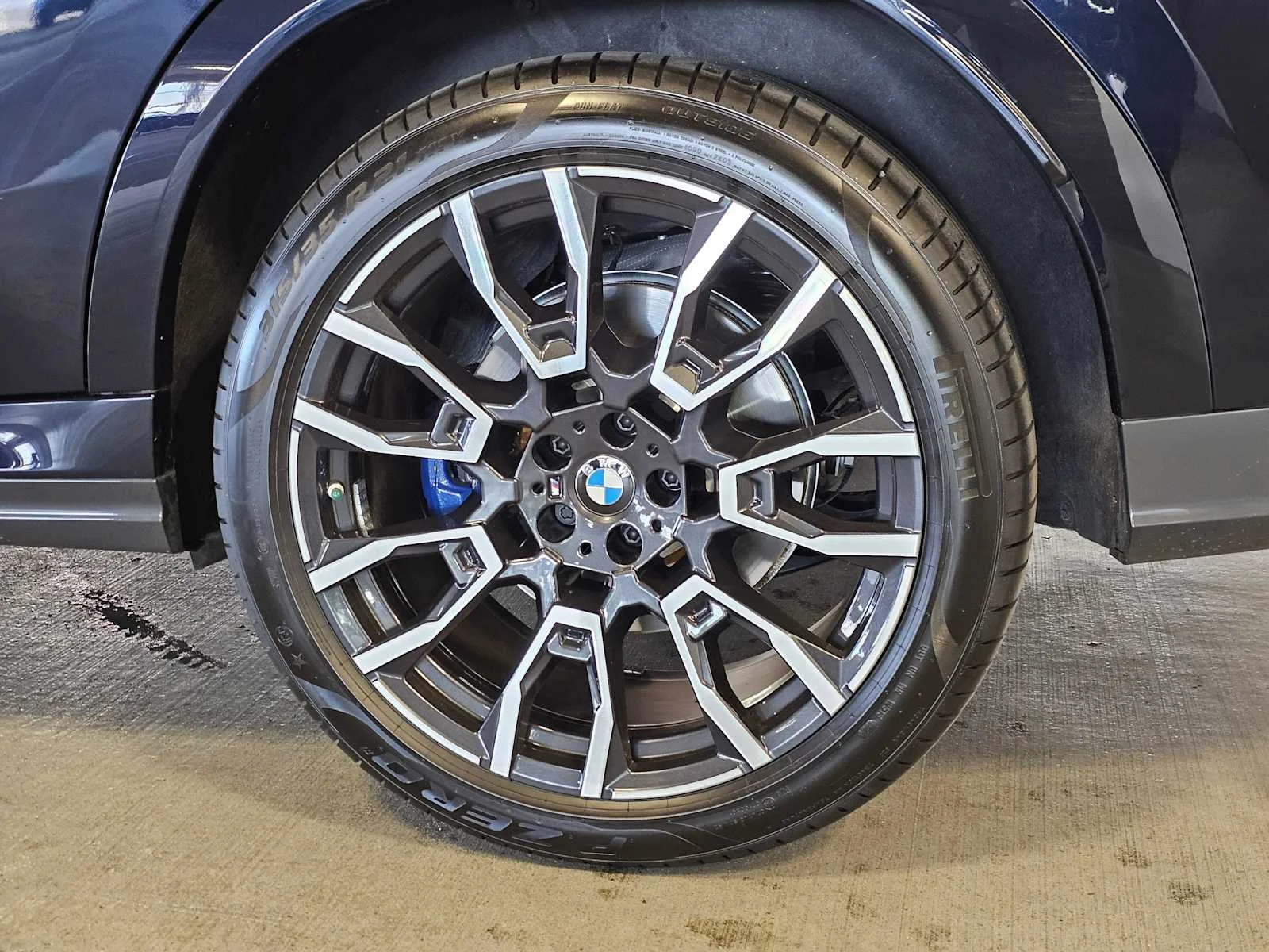Used 2024 Carbon Black Metallic BMW xDrive40i image 8