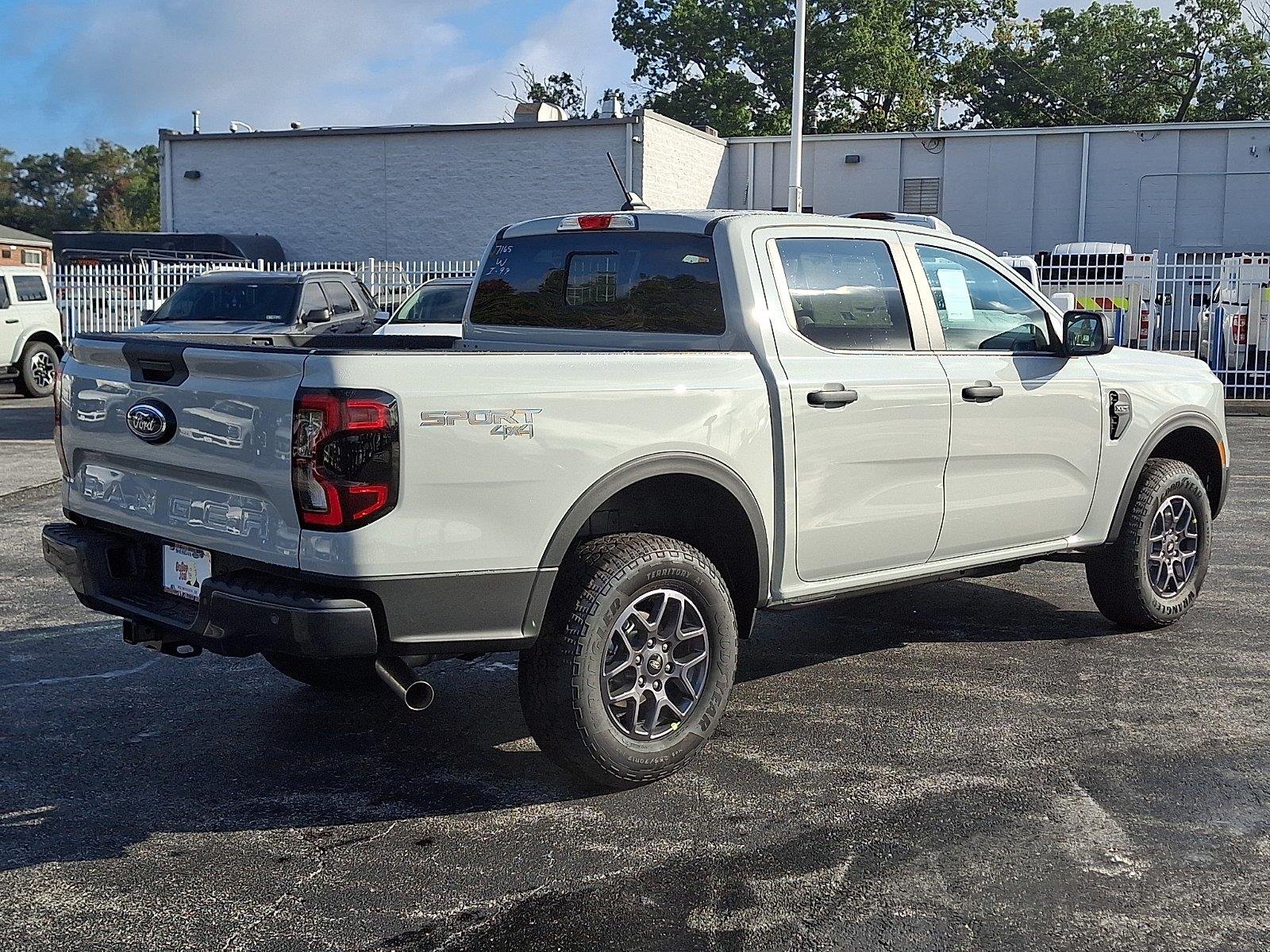 New 2026 Avalanche Ford XLT image 4