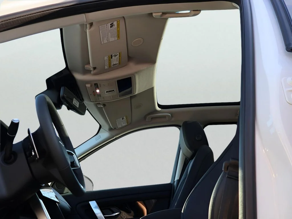 New 2025 Fuji White Land Rover S image 39