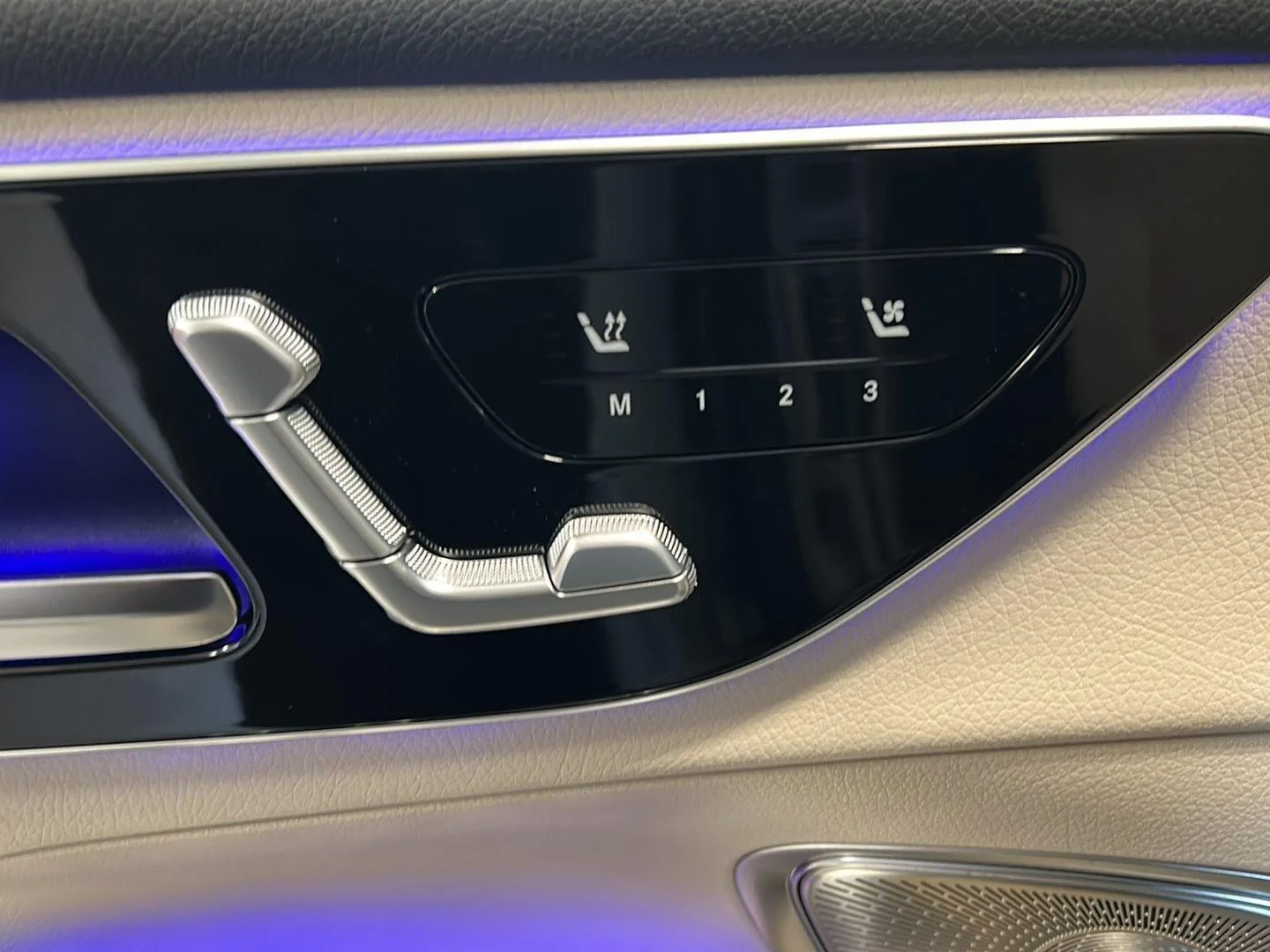 New 2026 Cirrus Silver Metallic Mercedes-Benz GLC 300 image 22