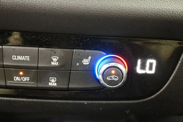 Used 2019 Black Buick Essence image 32