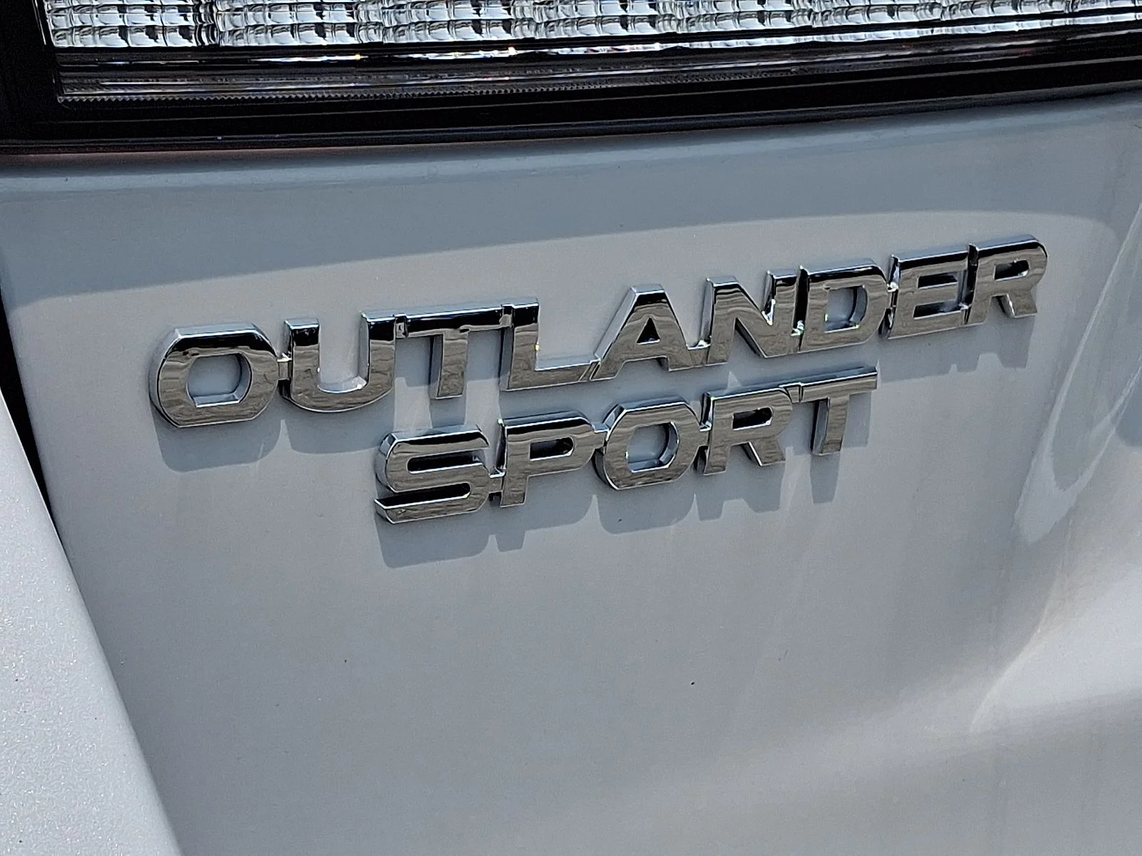 New 2026 White Mitsubishi 2.0 LE image 20