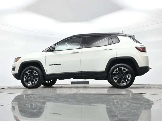 Used 2018 White Clearcoat Jeep Trailhawk image 26