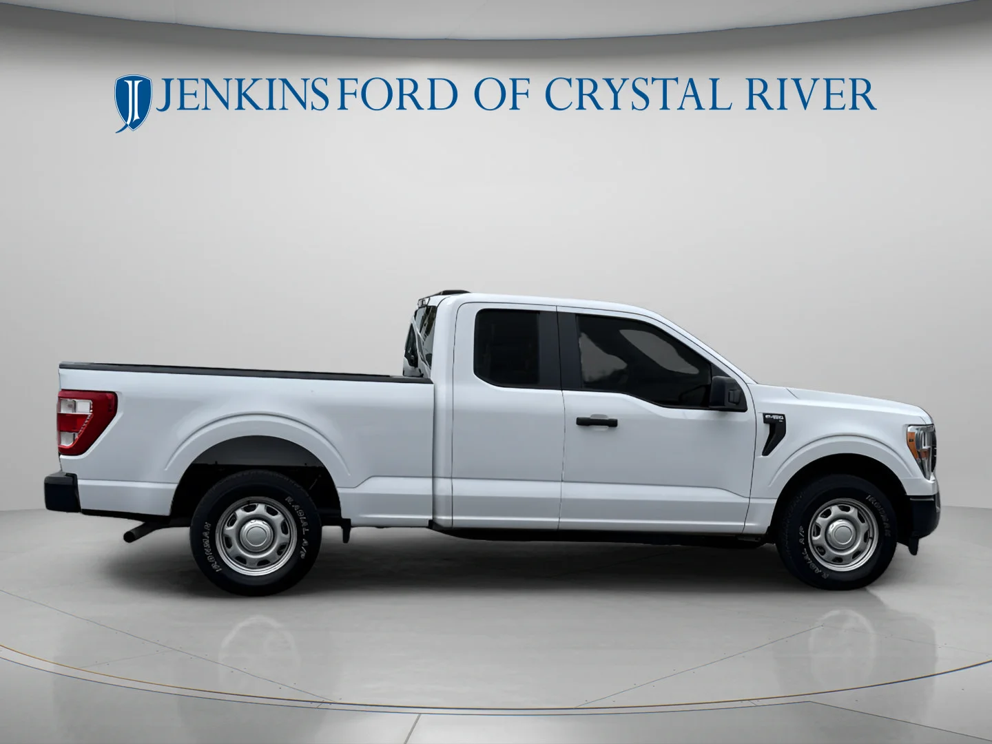 Used 2021 Oxford White Ford XL image 3