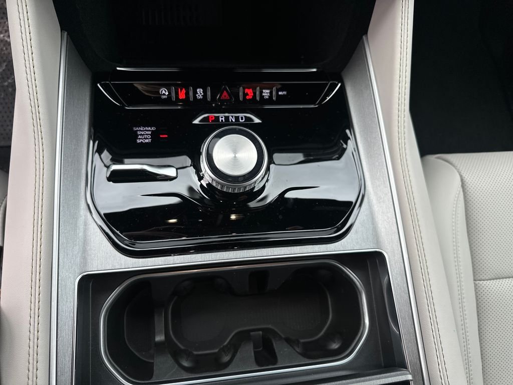 New 2026 White/off-white Jeep  image 23