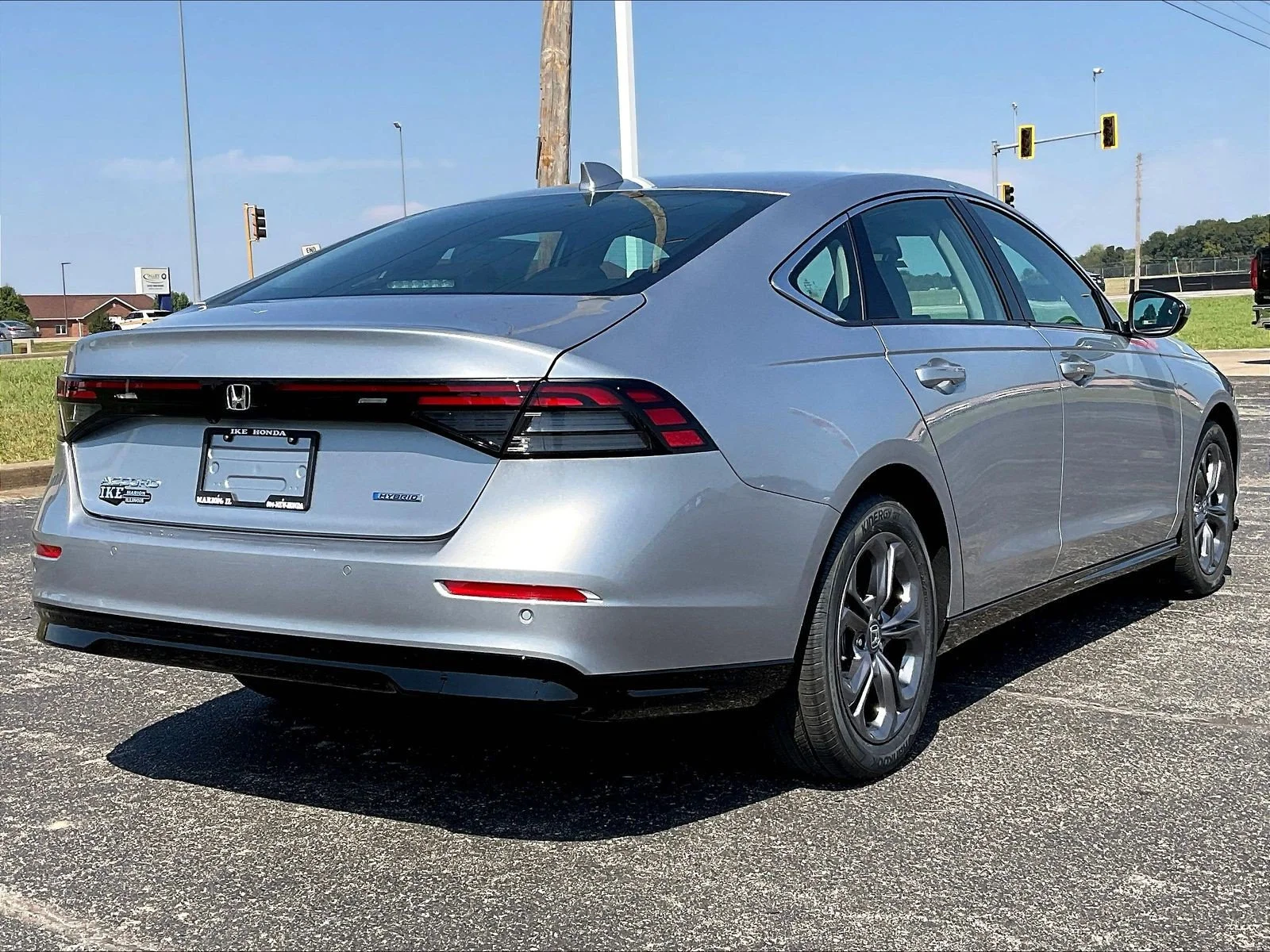 New 2026 Solar Silver Metallic Honda EX-L image 3