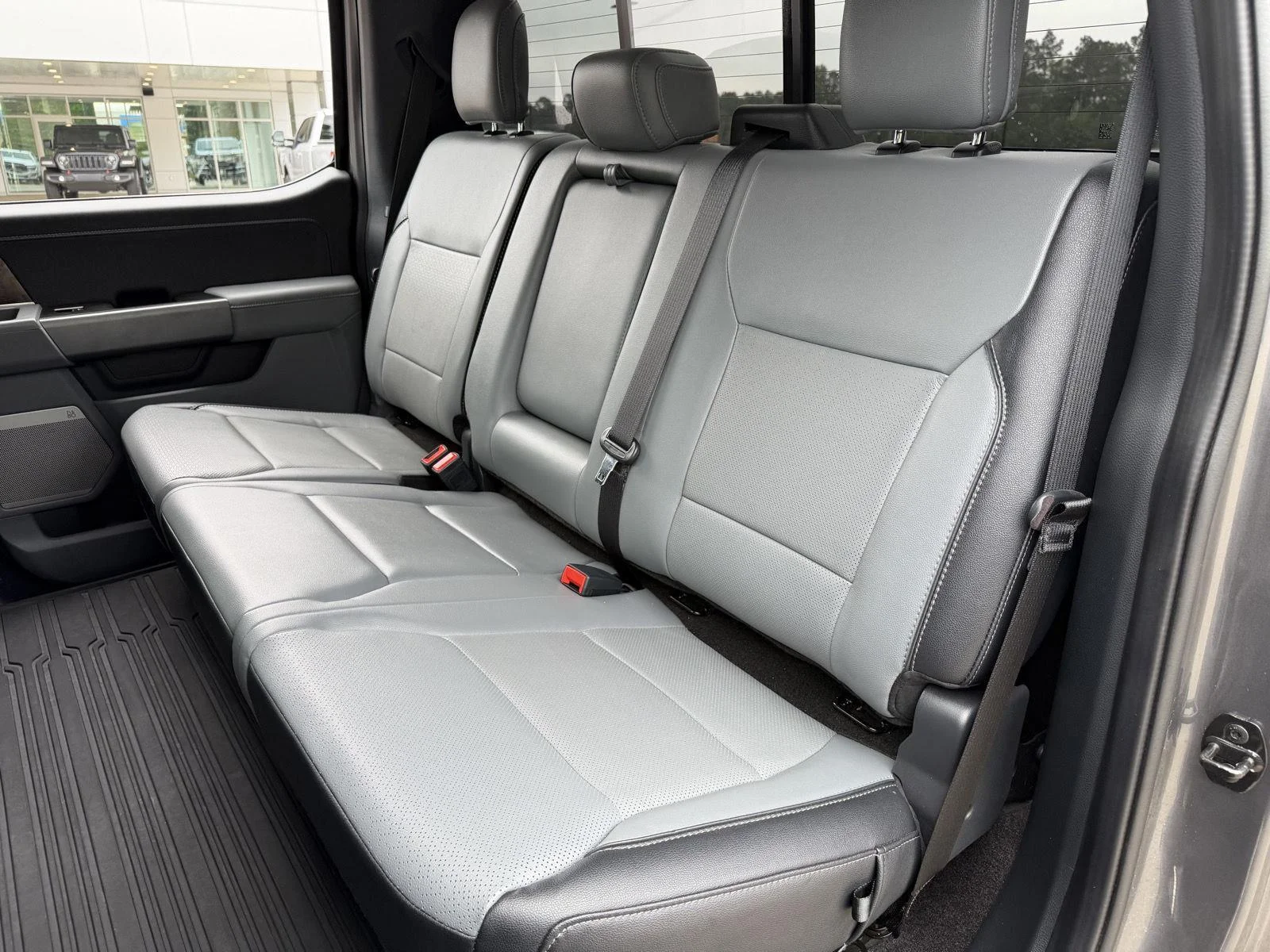 Used 2022 Carbonized Gray Ford LARIAT image 17