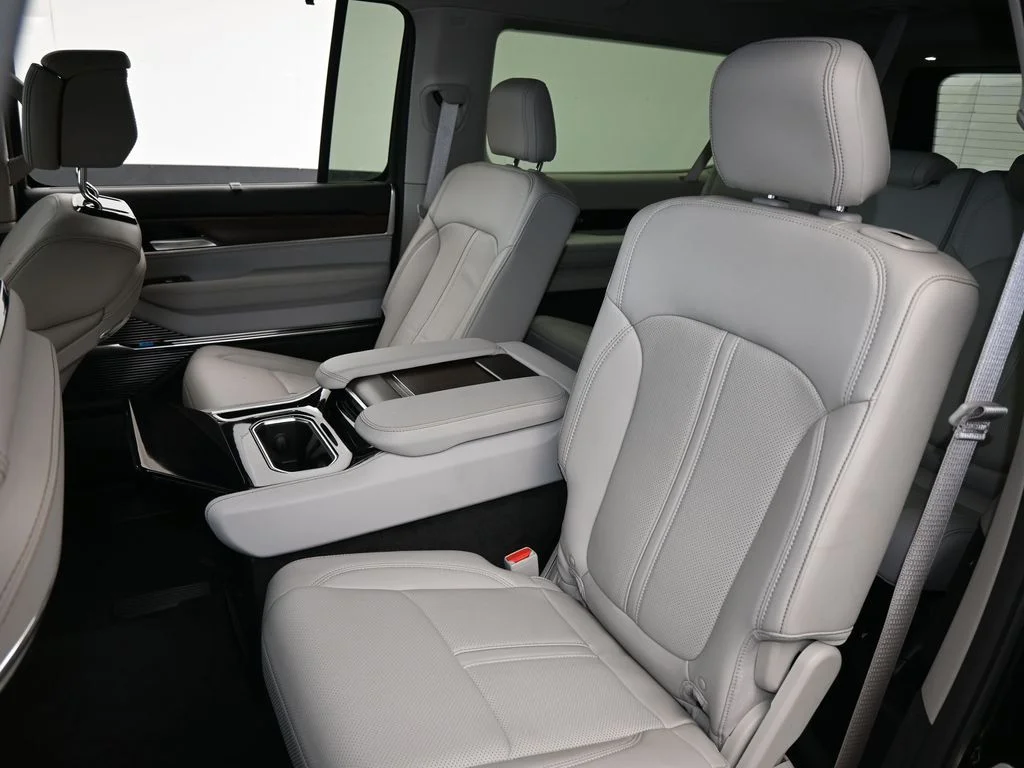 Used 2024 Diamond Black Crystal Pearlcoat Jeep Base image 45