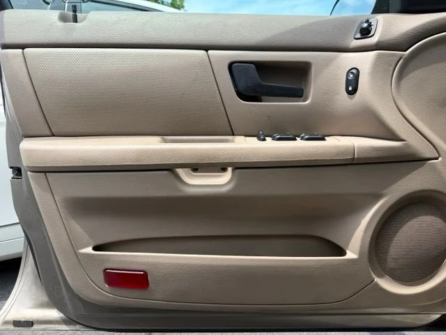 Used 2004 Gold Ford SE image 9