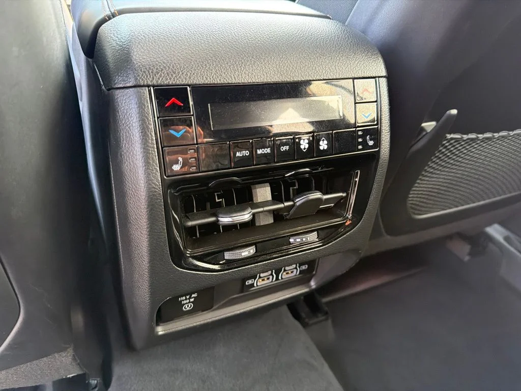 Used 2024 Silver Jeep Summit image 21