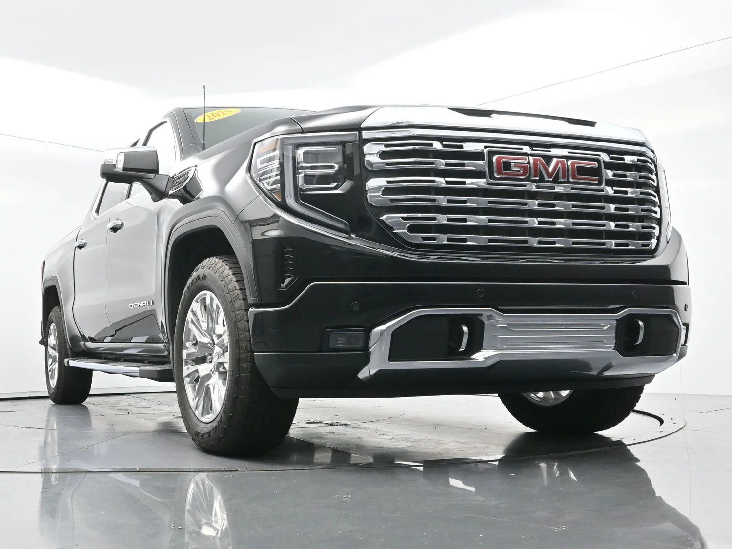 Used 2025 Onyx Black GMC Denali image 50
