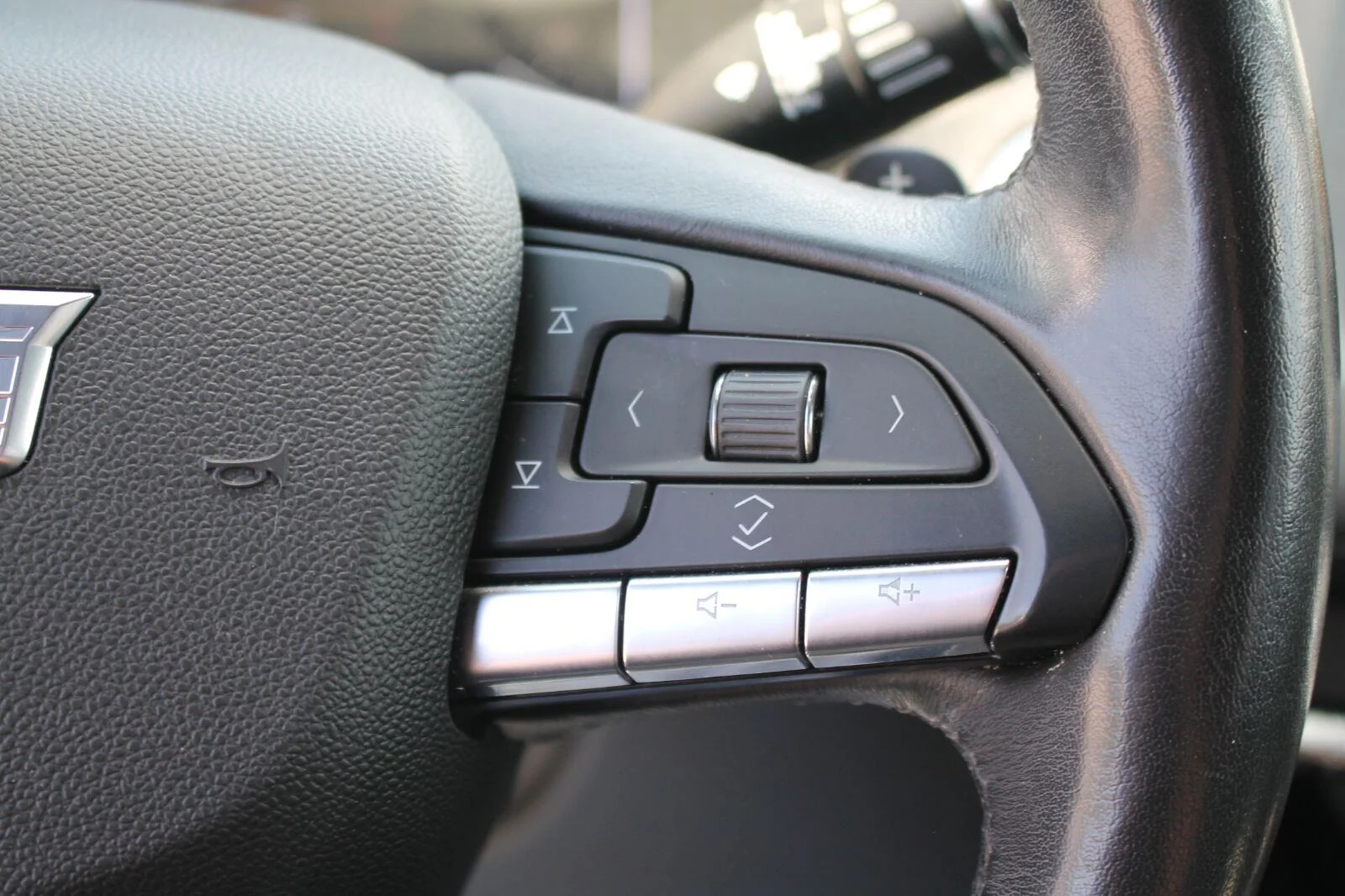 Used 2021 CRYSTAL WHITE TRICOAT Cadillac AWD Premium Luxury image 18