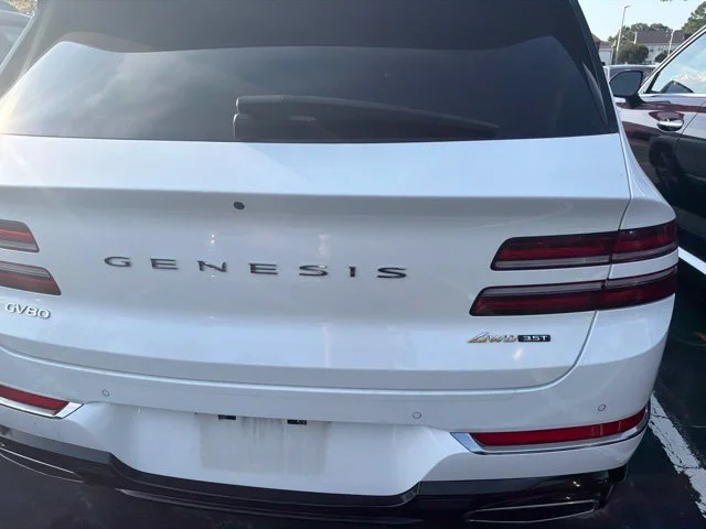 Used 2021 White Genesis 3.5T image 10