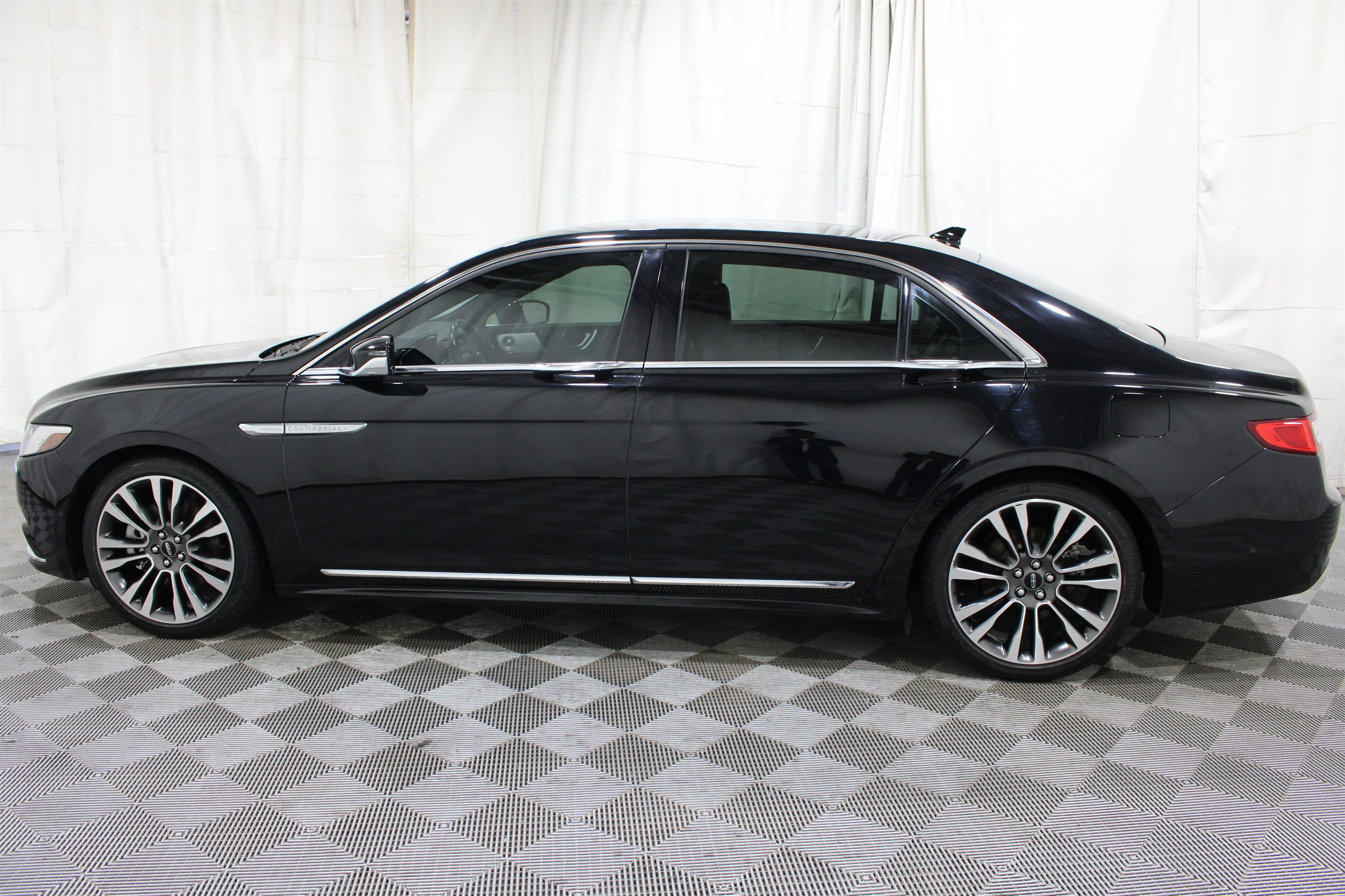 2018 Lincoln Continental Reserve - Photo 33