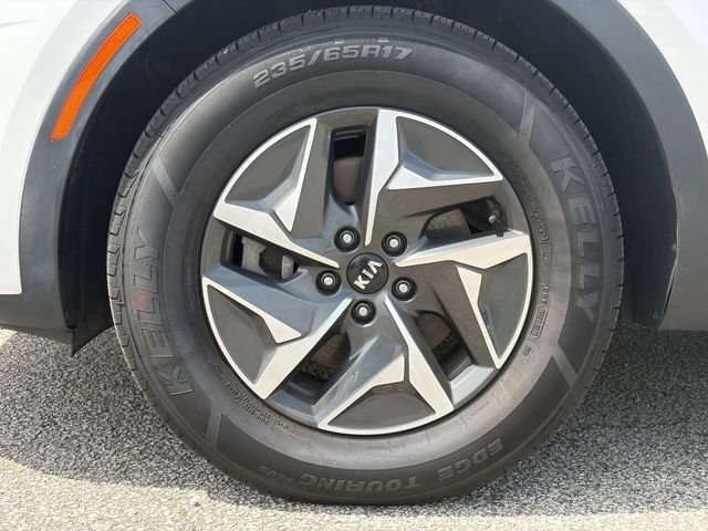 Used 2021 Snow White Pearl Kia EX image 30