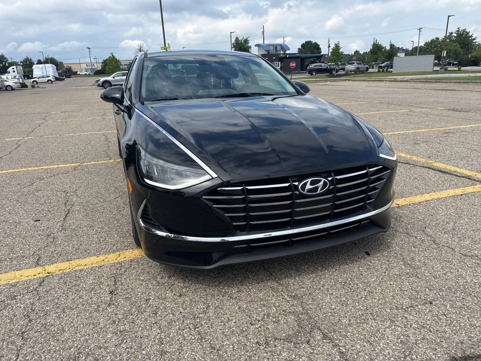 Used 2023 Onyx Black Hyundai SE image 13