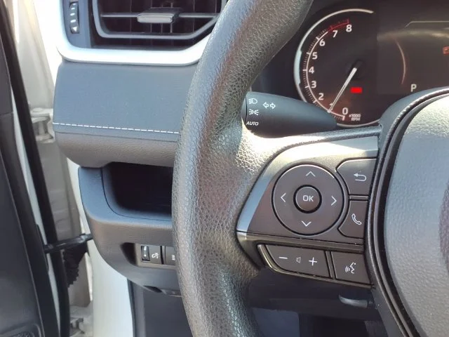 Used 2025 White Toyota XLE image 15