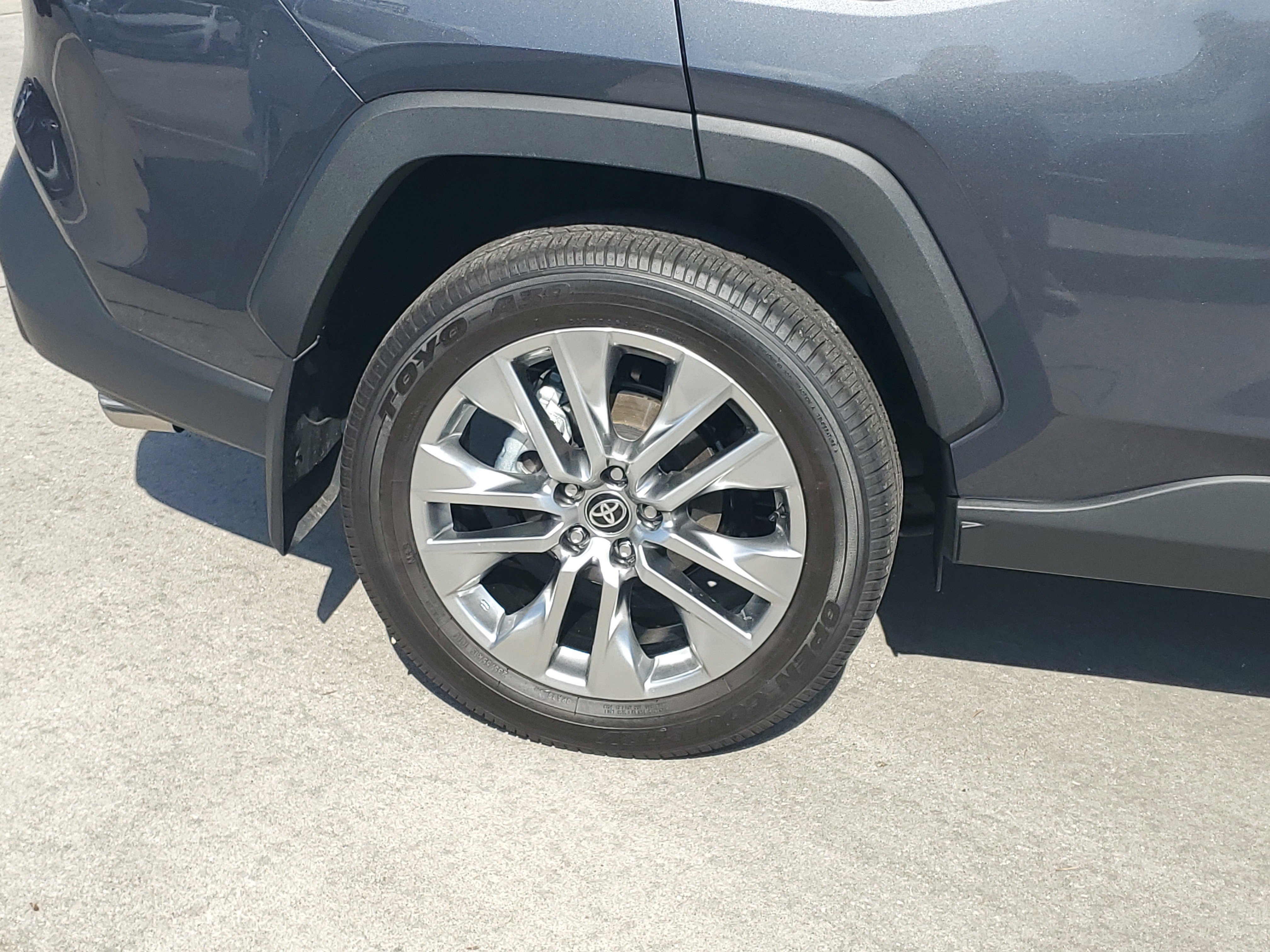 Used 2025 Magnetic Gray Metallic Toyota XLE Premium image 7