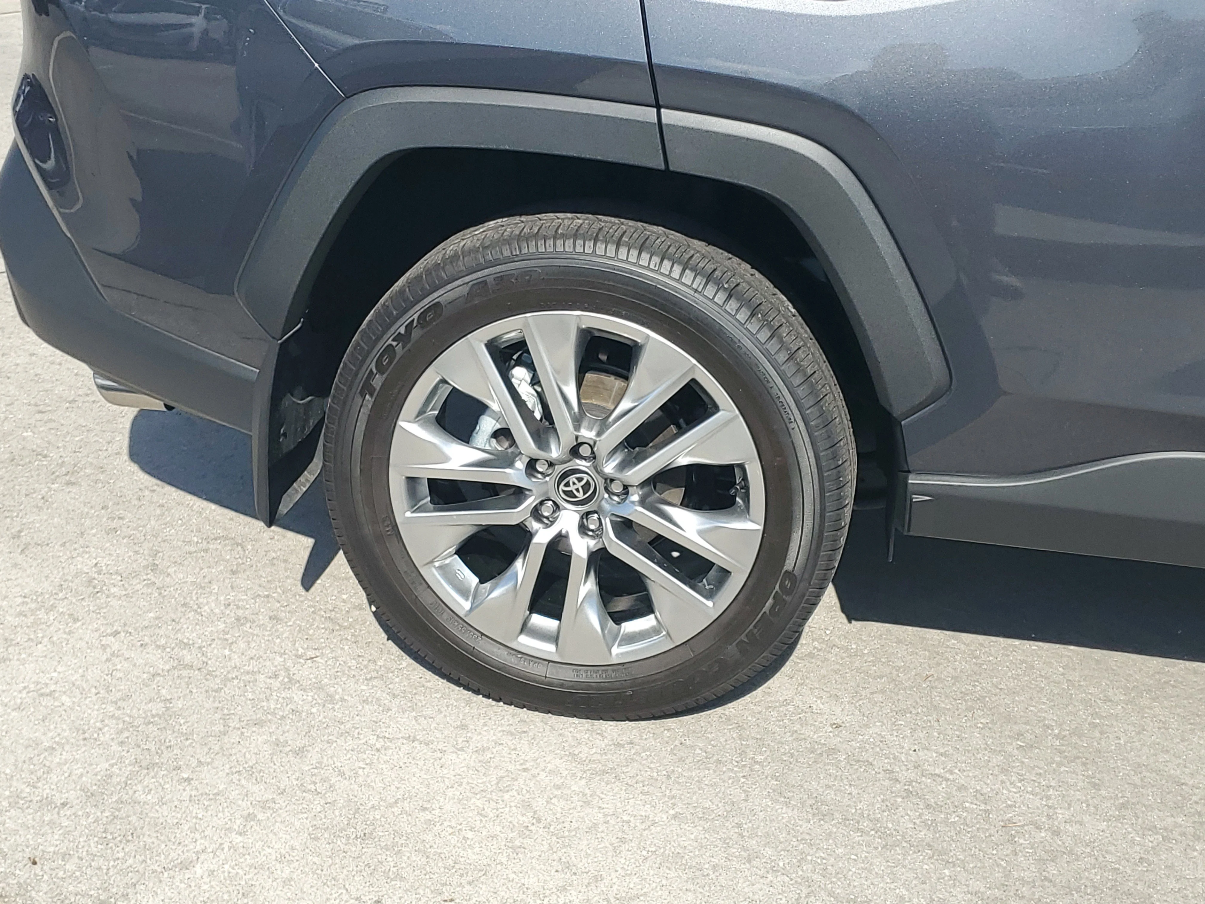 Used 2025 Magnetic Gray Metallic Toyota XLE Premium image 7