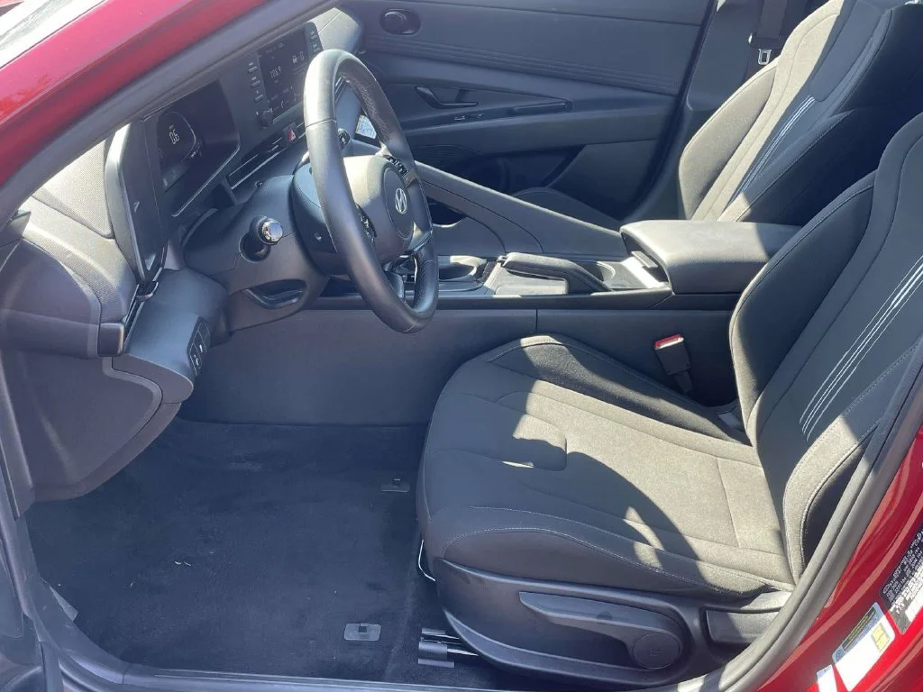 Used 2025 Red Hyundai SEL Sport image 13