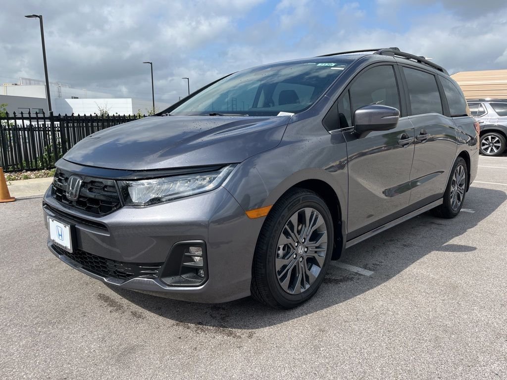 2026 Honda Odyssey Touring's photo