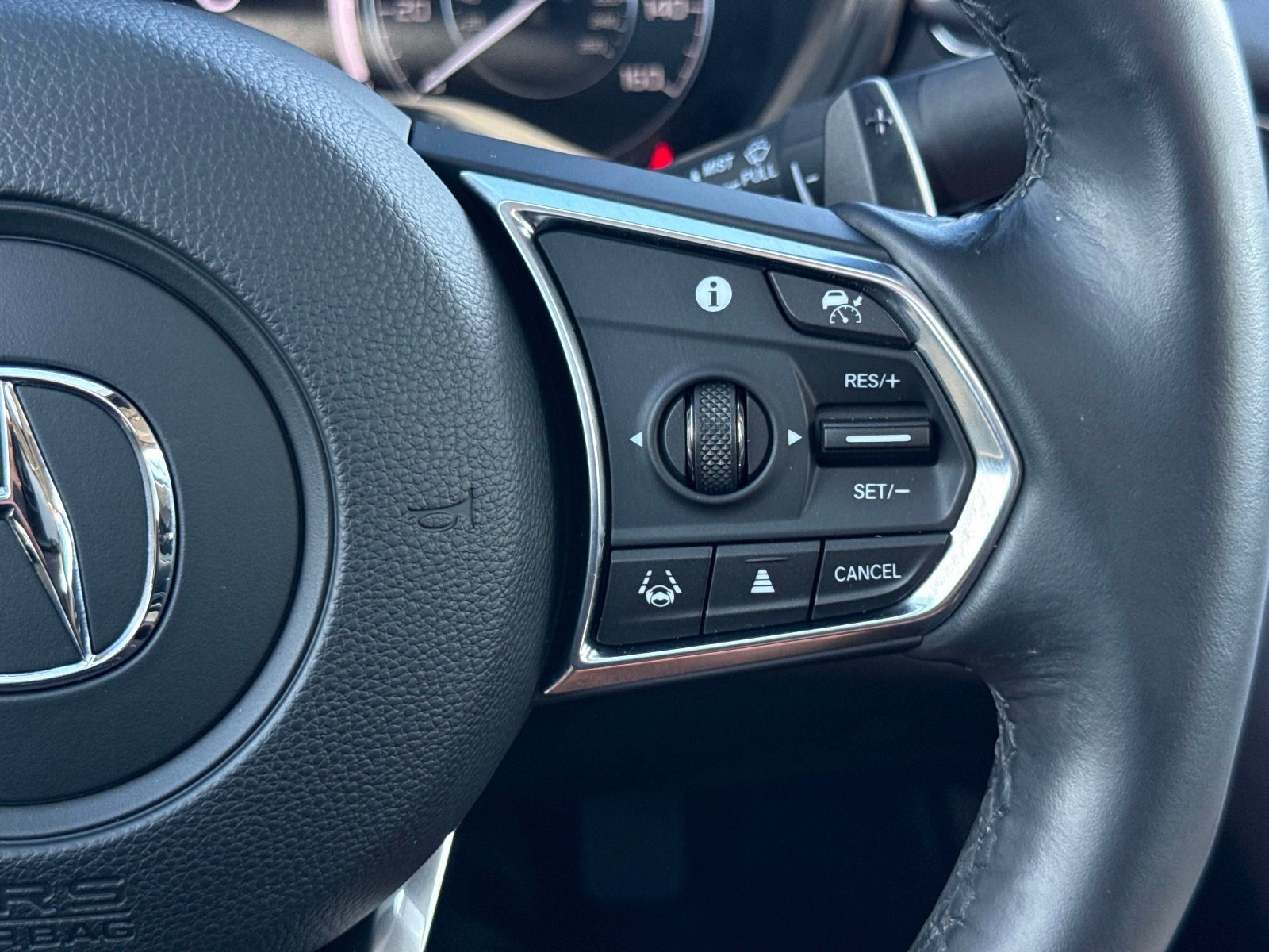 Used 2023 Platinum White Acura w/Technology Package image 29