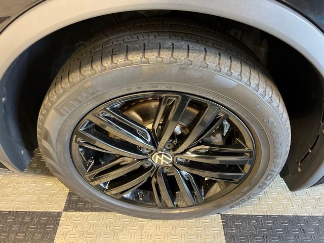 Certified Used 2022 Black Volkswagen 2.0T SE R-Line Black image 10