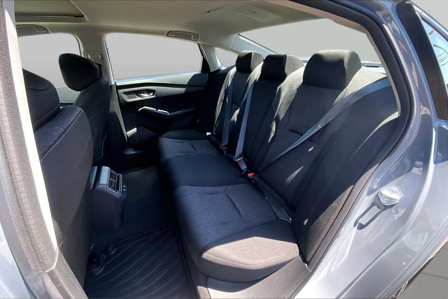 Certified Used 2026 Urban Gray Pearl Honda SE image 20