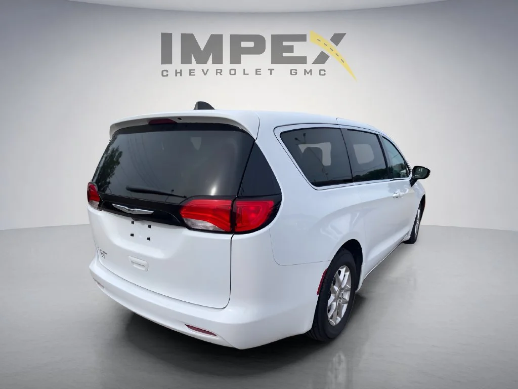Used 2023 White Chrysler LX image 5