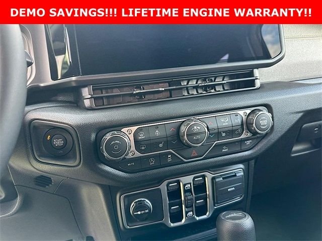 New 2026 Bright White Clear-Coat Exterior Paint Jeep Sport S image 23