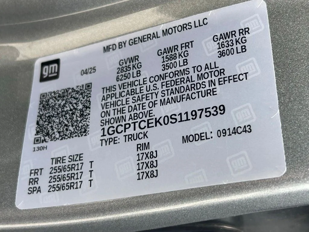 Used 2025 Gray Chevrolet LT image 45