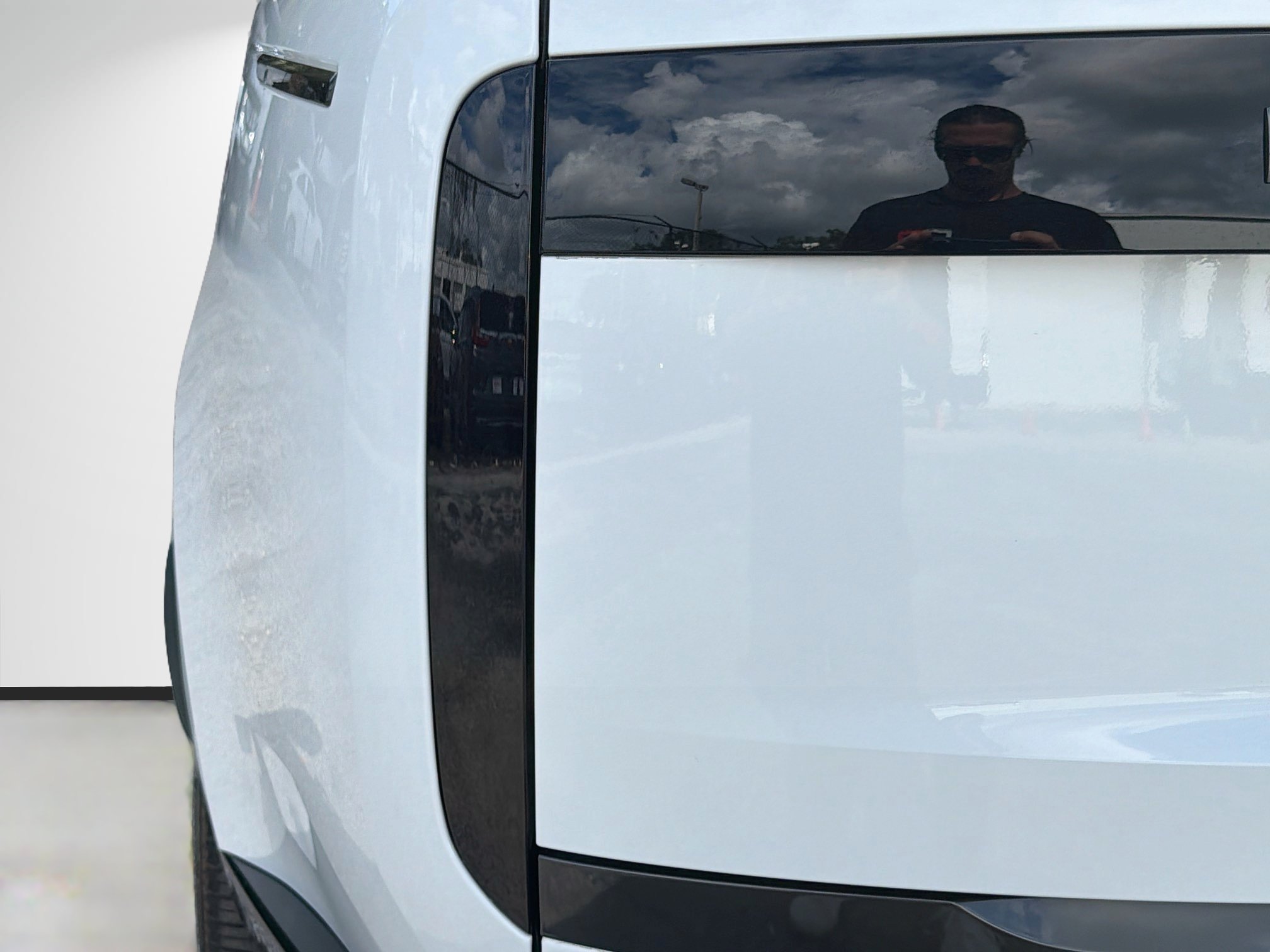 New 2026 Fuji White Land Rover SE image 10