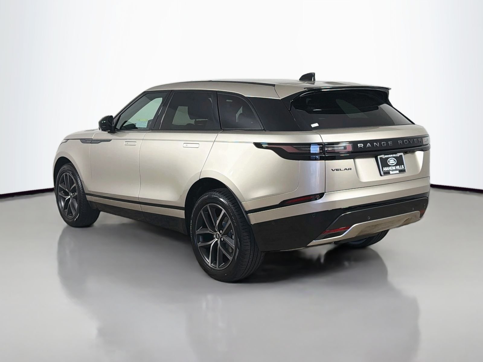 New 2026 Batumi Gold Land Rover Belgravia Edition image 3
