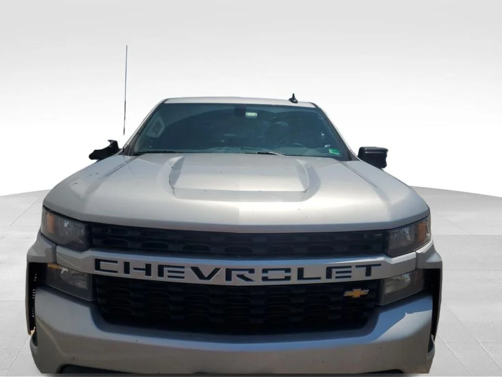 Used 2019 Silver Chevrolet Custom image 11
