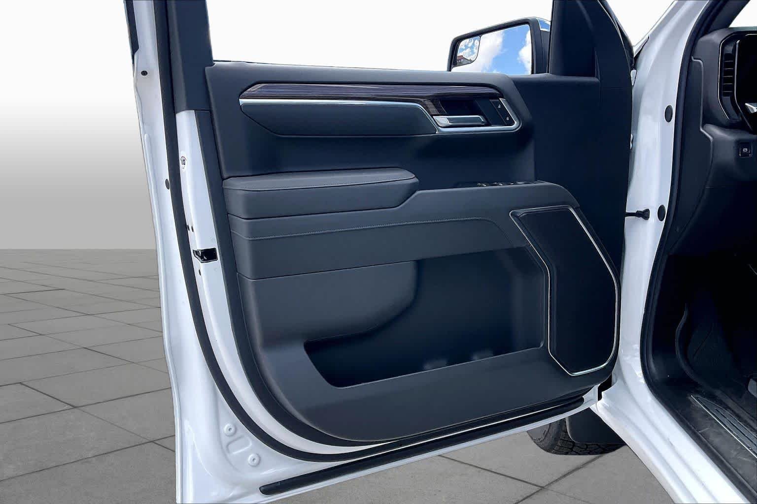 2026 Chevrolet Silverado 1500 LT - Photo 10