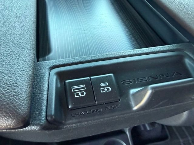 2023 Toyota Sienna Platinum - Photo 42