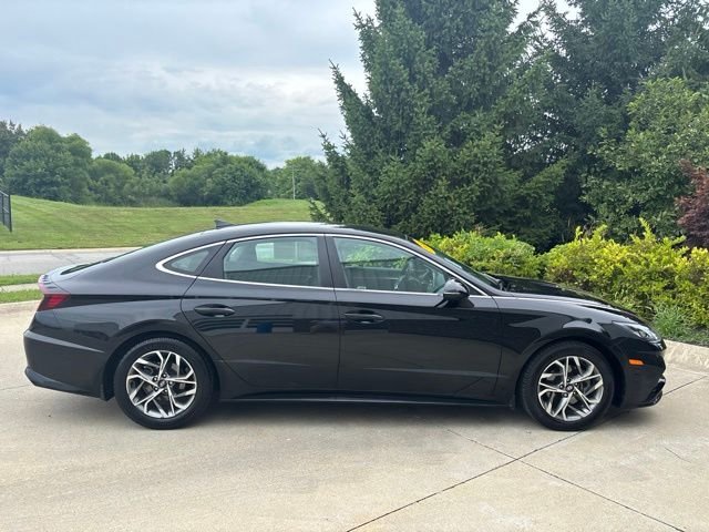 Used 2022 Phantom Black Hyundai SEL image 5