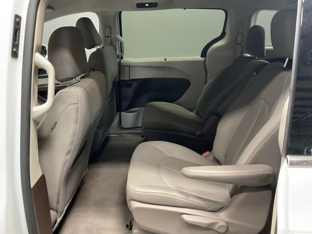 Certified Used 2021 Bright White Clearcoat Chrysler Touring image 18