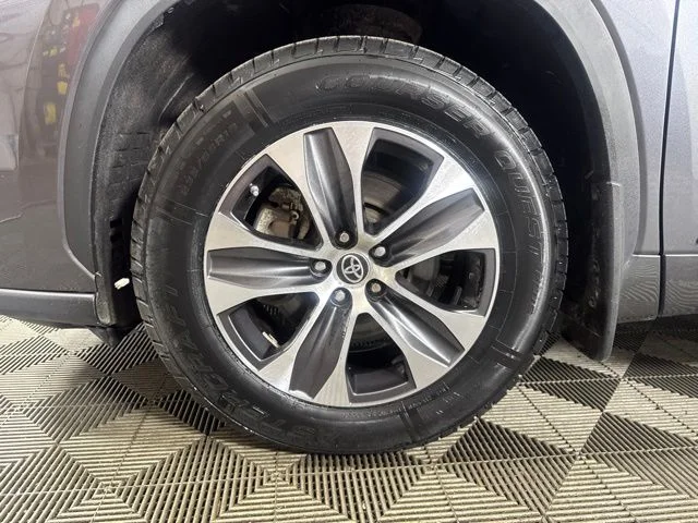 Used 2021 Gray Toyota XLE image 10