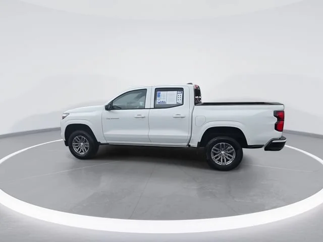 Used 2026 Summit White Chevrolet LT image 5