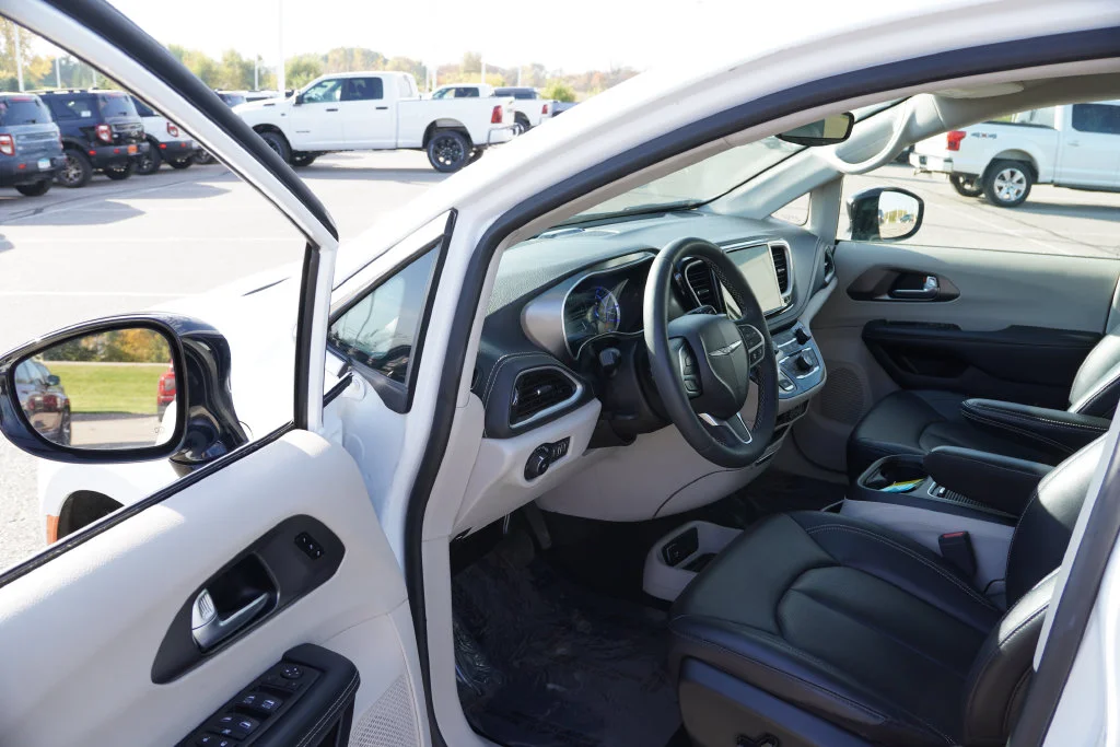 Certified Used 2024 White Chrysler Select image 15