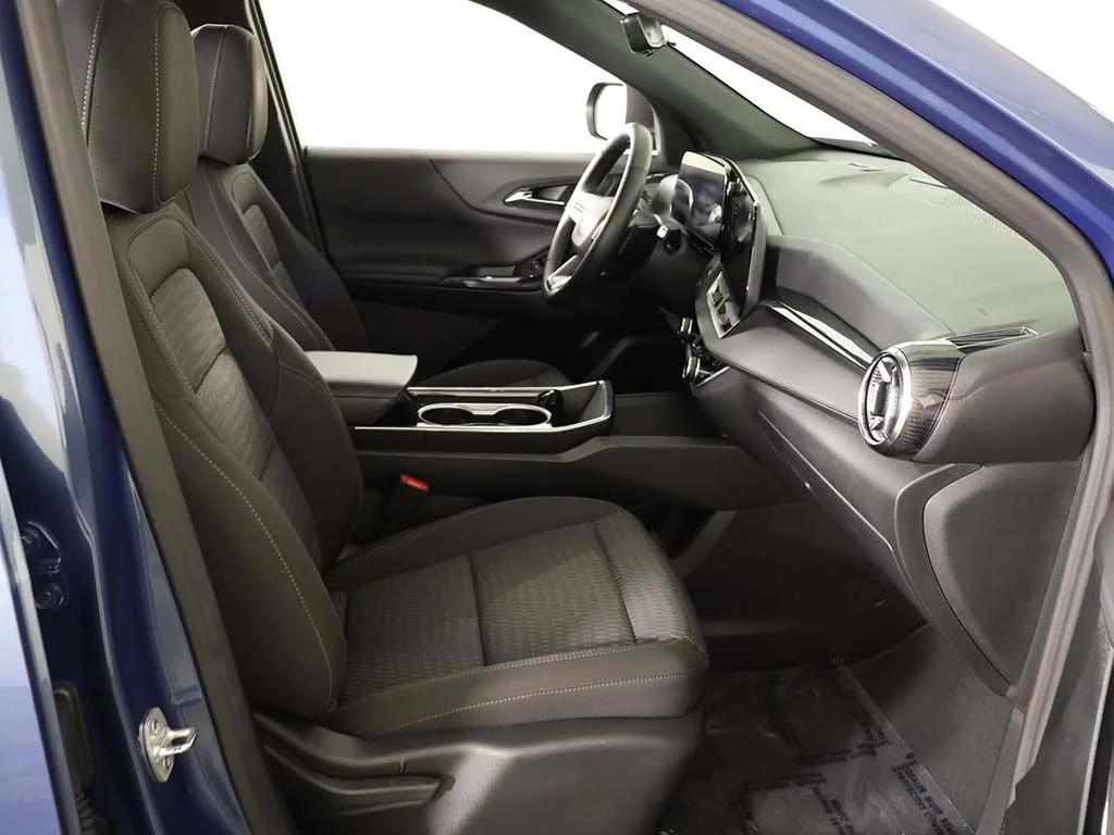 Used 2025 Lakeshore Blue Chevrolet LT image 32