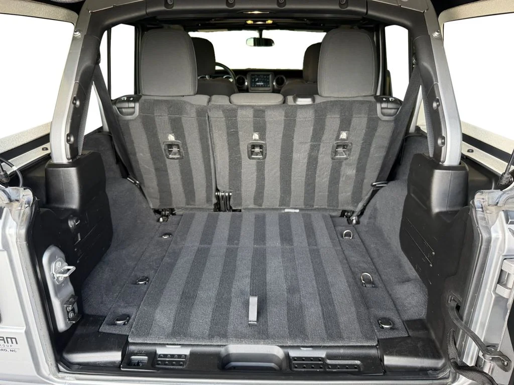 Used 2019 Silver Jeep Unlimited Sport Altitude image 14