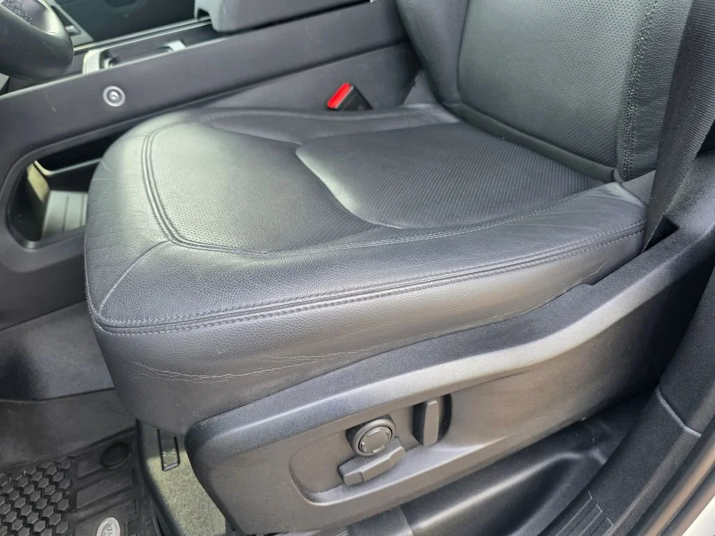 Used 2023  Land Rover S image 12